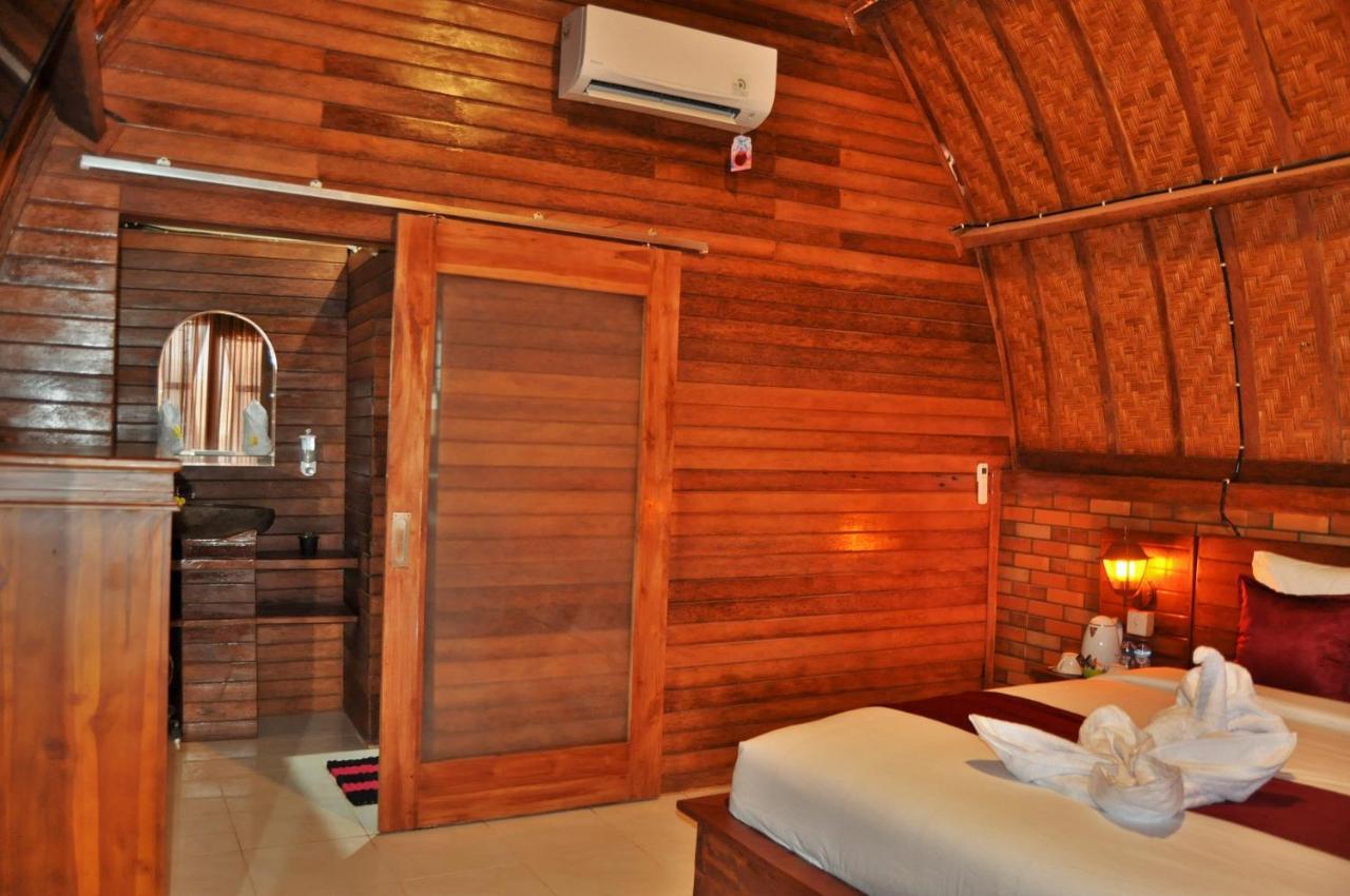 Surya Chandra Beach Bungalow Batununggul Exterior photo